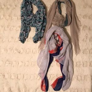 Multiple scarves